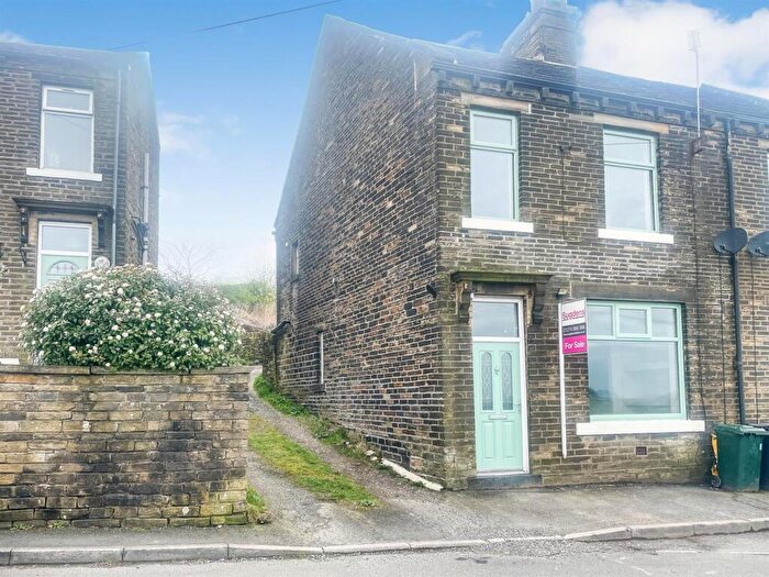 3 Bedroom Semi-Detached House To Rent In Spring Holes Lane, Thornton, Bradford, BD13