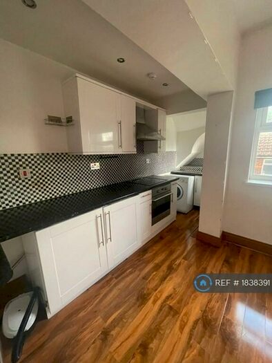 1 Bedroom Flat To Rent In Windsor Road, Newton Heath, Manchester, M40