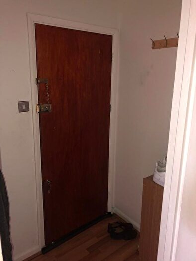 2 Bedroom Flat To Rent In Dunstable Road, Luton, LU4