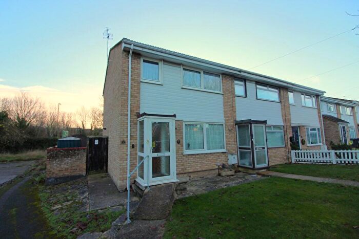 3 Bedroom End Of Terrace House For Sale In Coombelands, Royston, SG8
