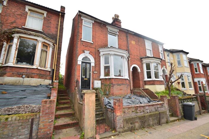3 Bedroom Semi Detached House To Rent In Woodbridge Road, Ipswich, IP4