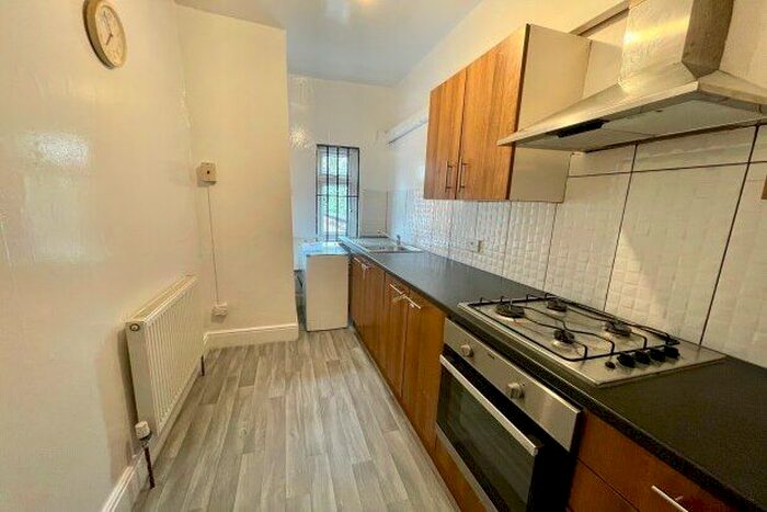 3 Bedroom Flat To Rent In Bristol Road South, Birmingham, B31