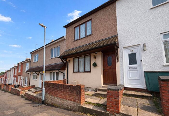 2 Bedroom Terraced House For Sale In Newhall Street, Swindon, SN1