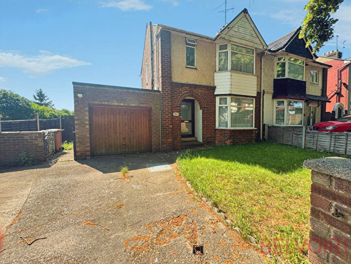 3 Bedroom Semi-Detached House For Sale In Finedon Road, Wellingborough, NN8