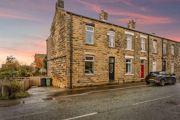 3 Bedroom End Terrace House For Sale In Gildersome Lane, Morley, Leeds, LS27