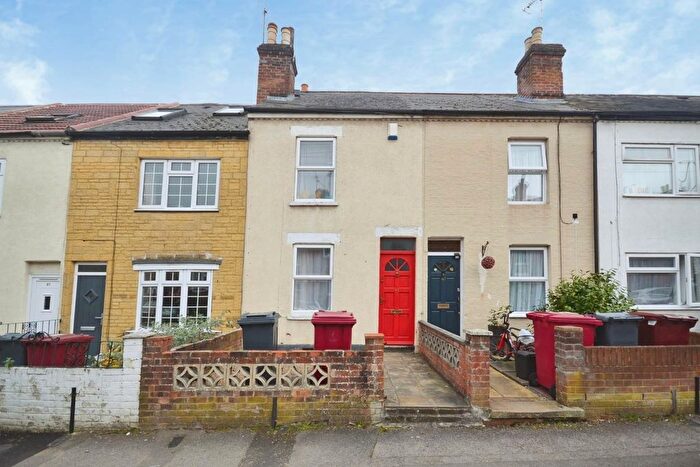 3 Bedroom Terraced House For Sale In Blenheim Gardens, Reading, RG1