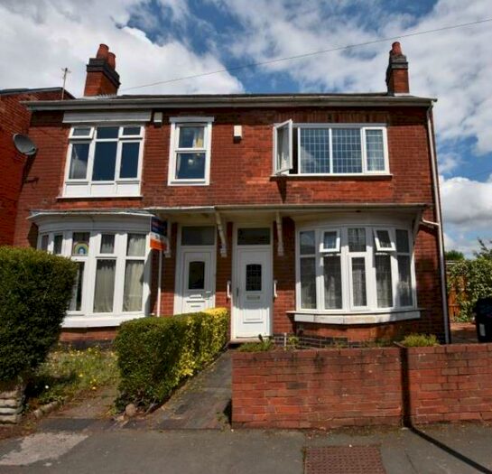 3 Bedroom Semi-Detached House To Rent In Gristhorpe Road, Selly Oak, Birmingham, B29