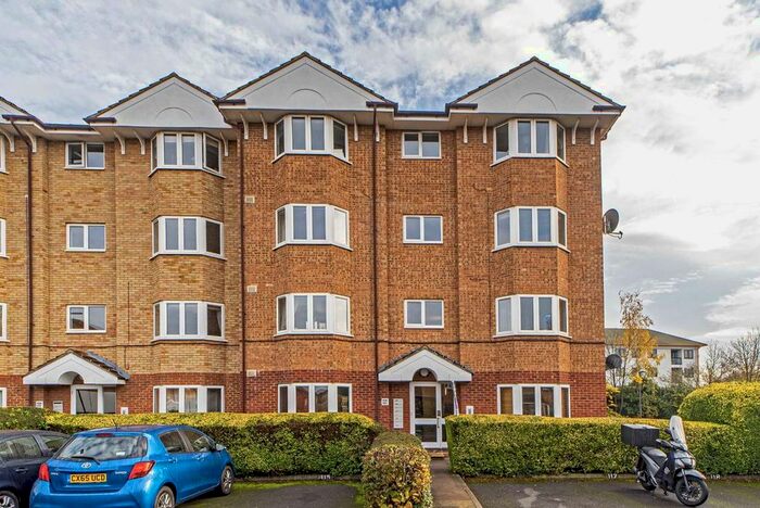2 Bedroom Flat To Rent In Varsity Drive, Twickenham, TW1