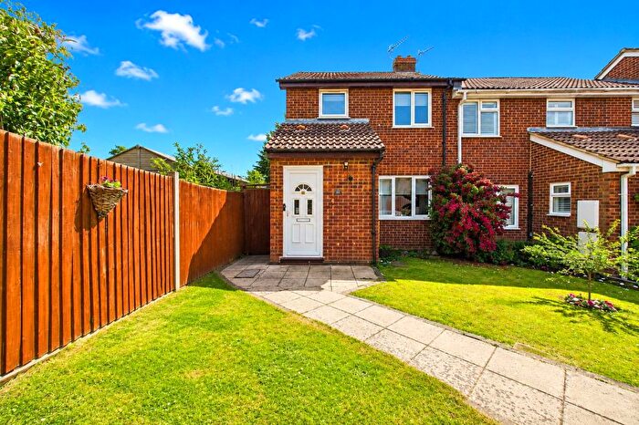 3 Bedroom Semi Detached House For Sale In Flodden Drive, Calcot, Reading, Berkshire, RG31