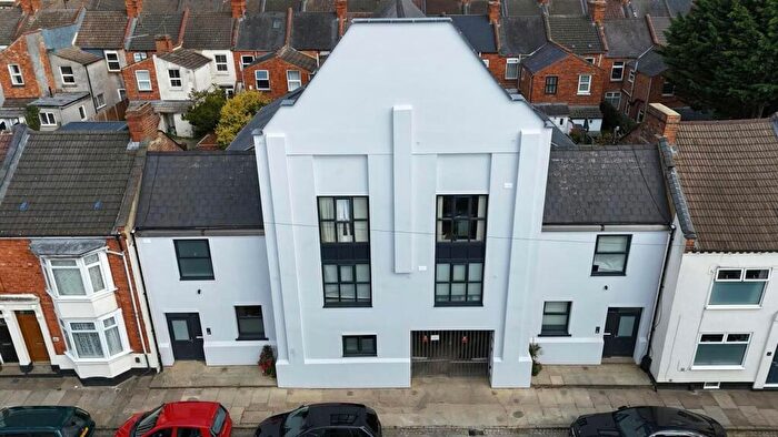 2 Bedroom Flat For Sale In Artizan Road, Northampton, NN1