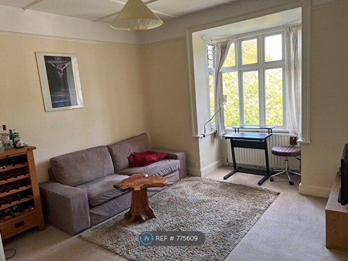 1 Bedroom Flat To Rent In The Green, Twickenham, TW2