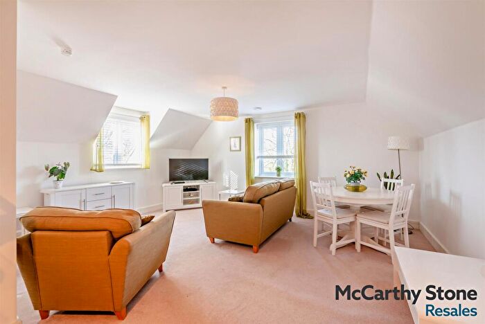 1 Bedroom Apartment For Sale In Abbotsmead Place, Caversham, Reading, RG4