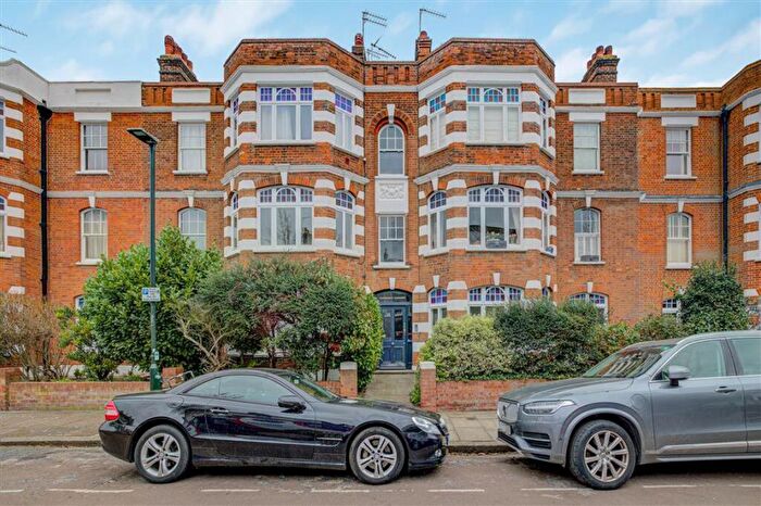2 Bedroom Flat For Sale In Castelnau Gardens, Barnes, SW13