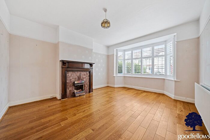 3 Bedroom Semi-Detached House To Rent In Aylward Road, London, SW20