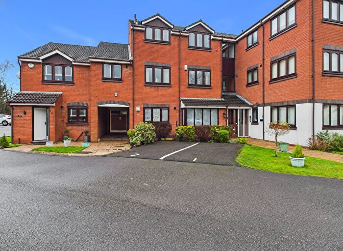 2 Bedroom Flat For Sale In Penns Lane, Walmley, Sutton Coldfield, B76