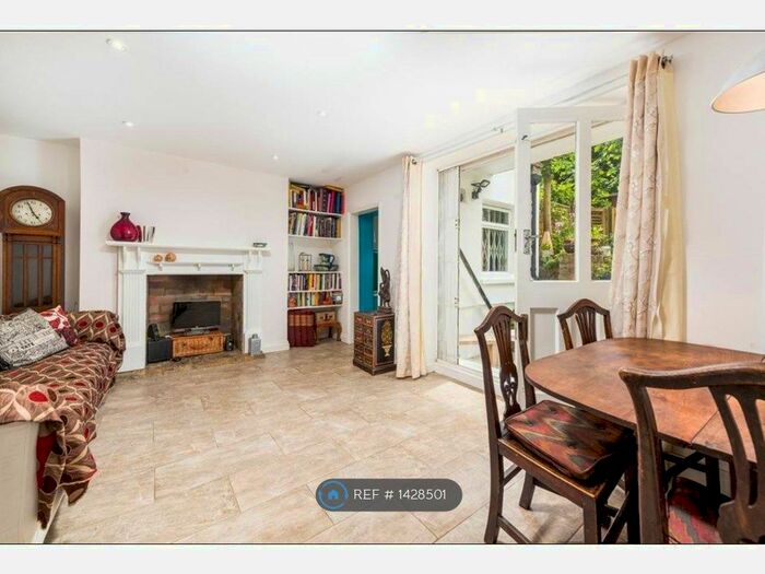 2 Bedroom Flat To Rent In Camden Road, London, NW1