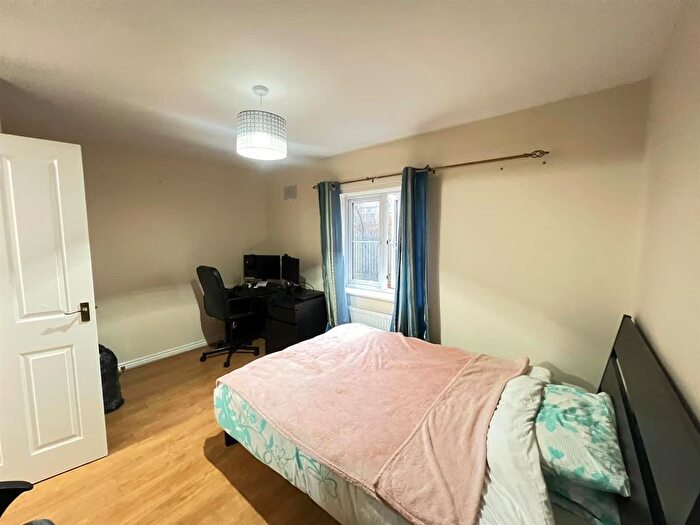 3 Bedroom Semi-Detached House To Rent In Tame Street, West Bromwich, B70