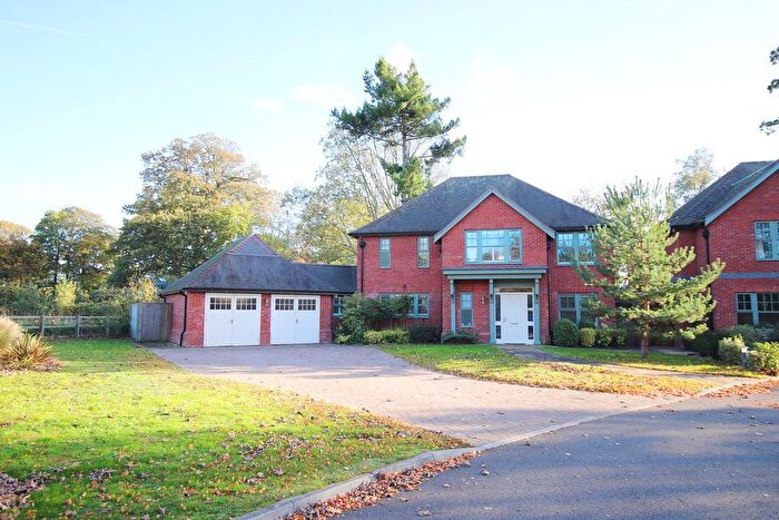 3 Bedroom Detached House For Sale In Admiral Place, Winkton, Christchurch, BH23