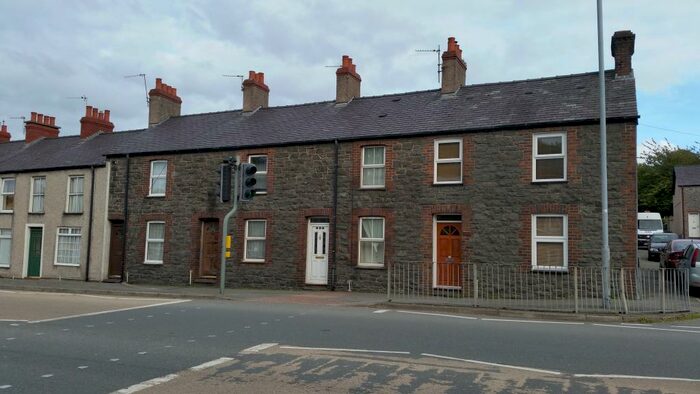 2 Bedroom Terraced House To Rent In Caernarfon Road, Bangor, Gwynedd, LL57