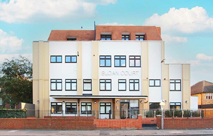 2 Bedroom Flat To Rent In Coombe Road, New Malden, KT3