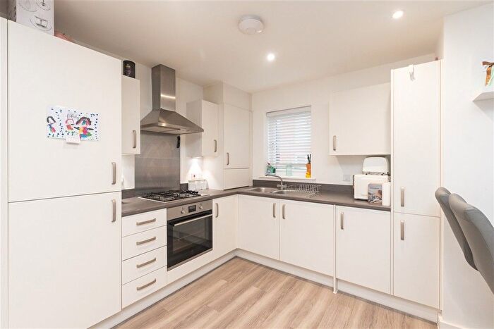 2 Bedroom Flat For Sale In Viking Road, Rochester, Kent, ME1