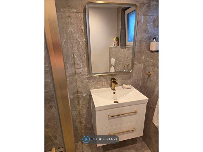 2 Bedroom Flat To Rent In Kingsman Street, London, SE18