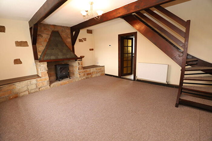 2 Bedroom Cottage To Rent In Woodgate Hill Road, Bury, BL9