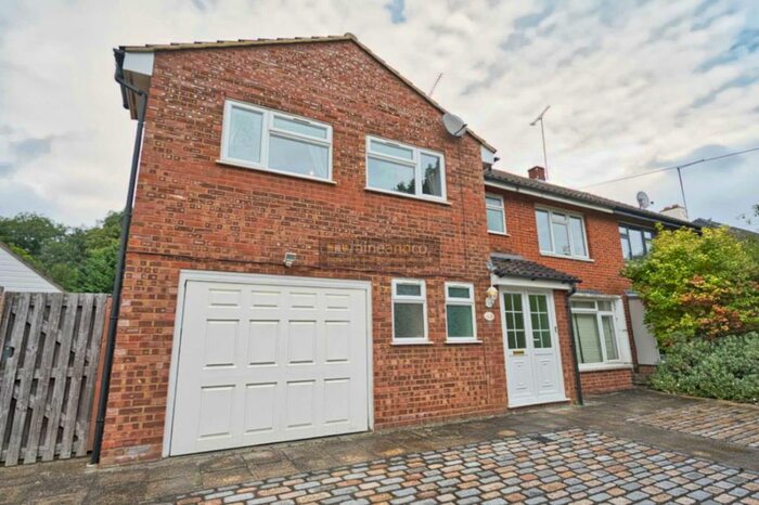 6 Bedroom Property To Rent In Roe Green Lane, Hatfield AL10