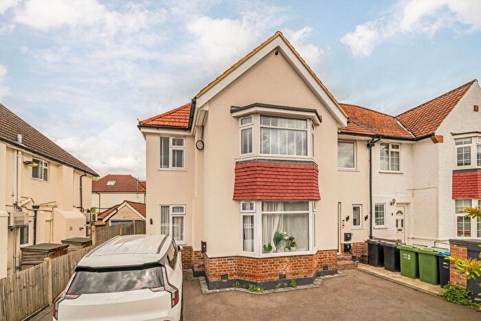 2 Bedroom Flat For Sale In Ewell Road, Surbiton, KT6