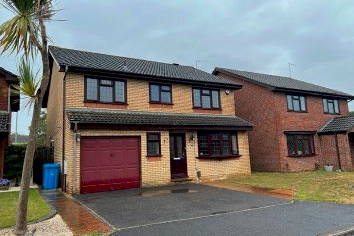 4 Bedroom Property To Rent In Wraxall Close, Poole, BH17