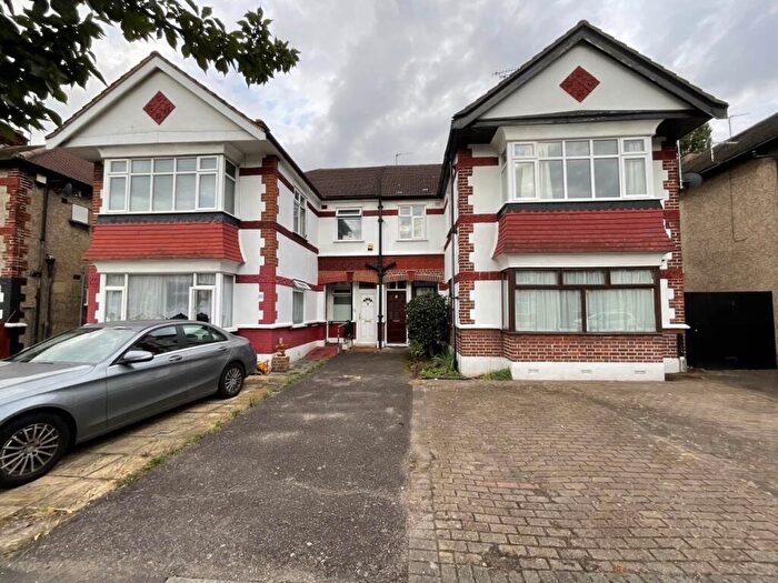 3 Bedroom Flat To Rent In Lechmere Avenue, Woodford, IG8