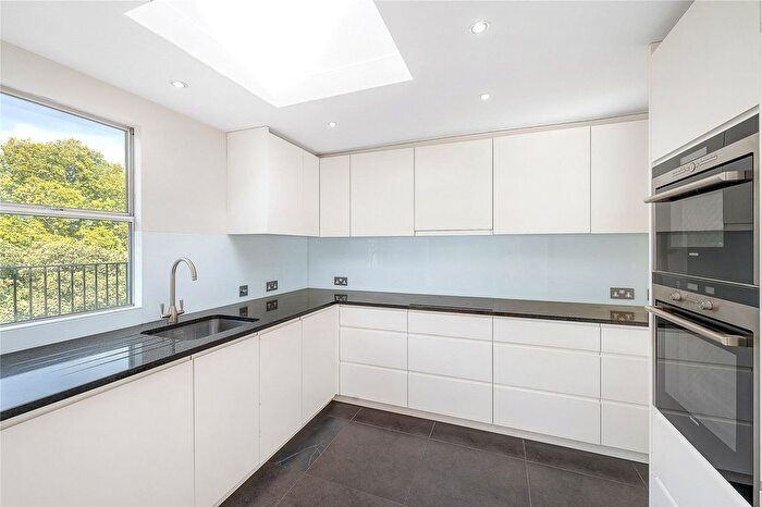 3 Bedroom Flat To Rent In Cornwall Gardens, London, SW7
