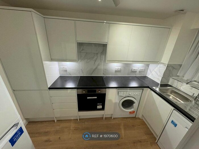 1 Bedroom Flat To Rent In Lucas Gardens, London, N2