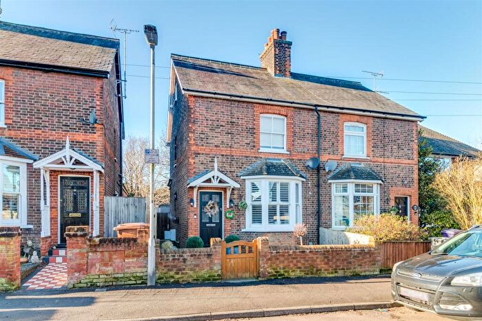 3 Bedroom Semi Detached House For Sale In Pondcroft Road, Knebworth, SG3