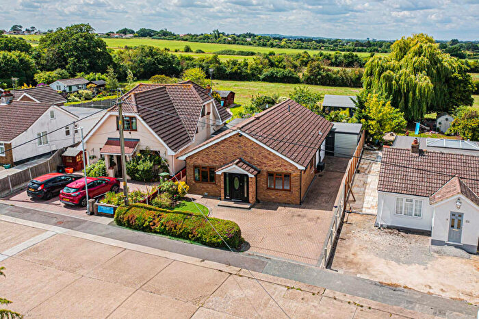 4 Bedroom Detached Bungalow For Sale In Westlake Avenue, Bowers Gifford, SS13