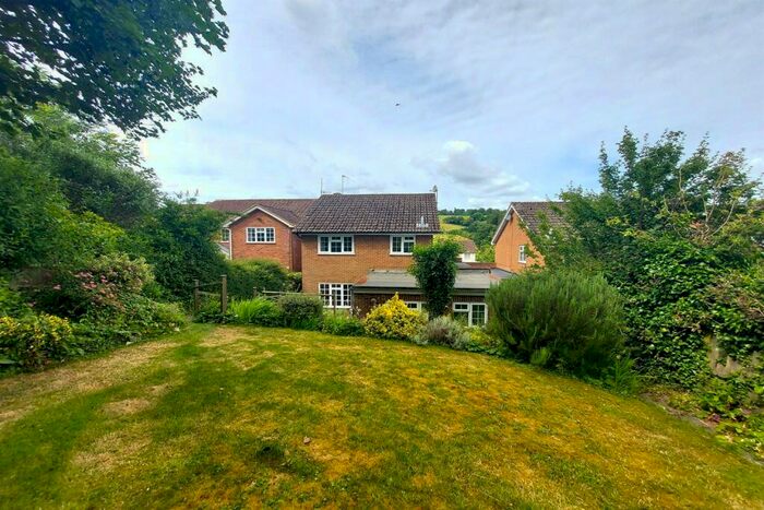 3 Bedroom House For Sale In Mill Close, Middle Assendon, RG9