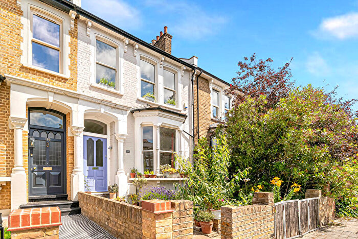 3 Bedroom Terraced House For Sale In Brooke Road, London, E5