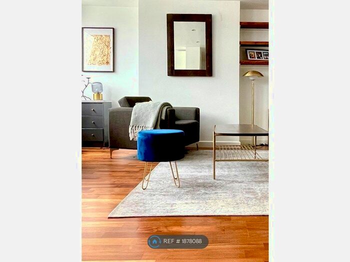 2 Bedroom Flat To Rent In Bolingbroke Road, London, W14