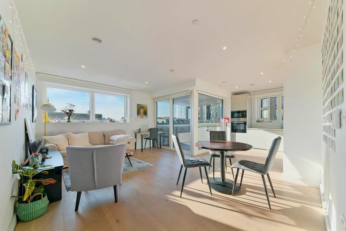 2 Bedroom Flat To Rent In Walton Heights, Walworth Road, SE17