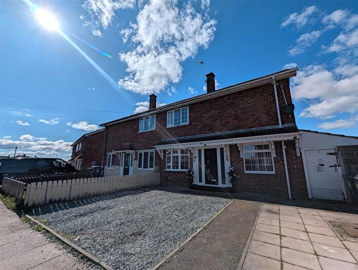 3 Bedroom Semi-Detached House For Sale In Burnside Road, Darlington, DL1