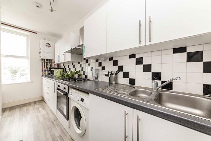 1 Bedroom Flat To Rent In Edgeley Lane, Clapham, SW4