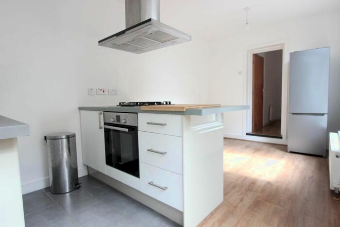 1 Bedroom Flat To Rent In Wanstead Park Road, Ilford, London, IG1