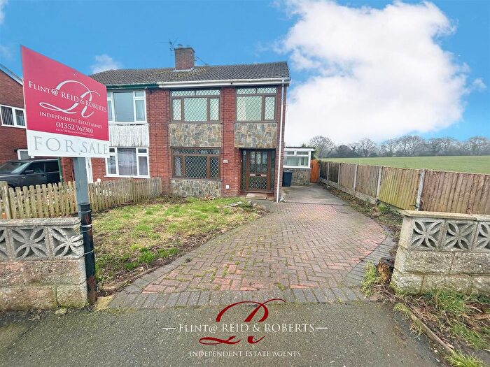 3 Bedroom Semi-Detached House For Sale In Tudor Avenue, Flint, CH6