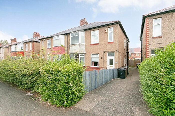 2 Bedroom Flat To Rent In Mitford Gardens, Wideopen, Newcastle Upon Tyne, NE13