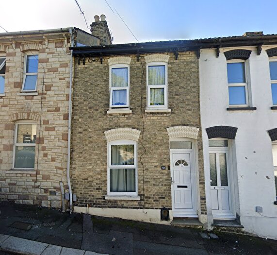 2 Bedroom Terraced House To Rent In Melbourne Road, Chatham., ME4
