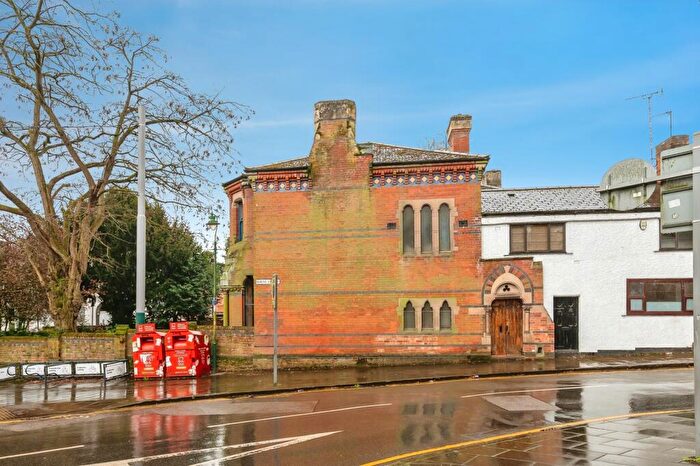 2 Bedroom Flat For Sale In Burns Street, Nottingham, NG7