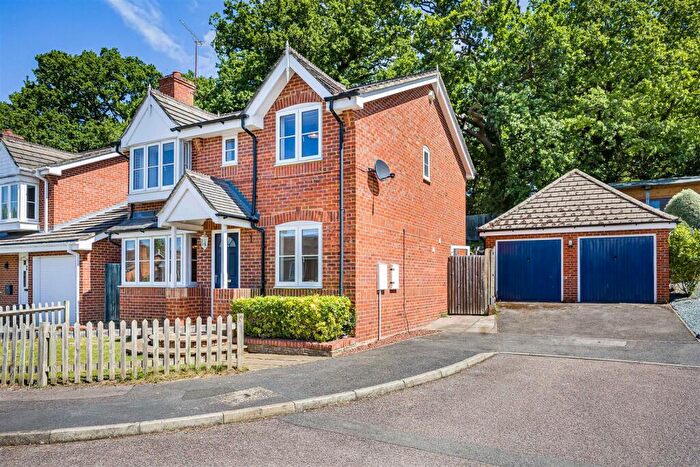 4 Bedroom Detached House For Sale In Morlais, RG4