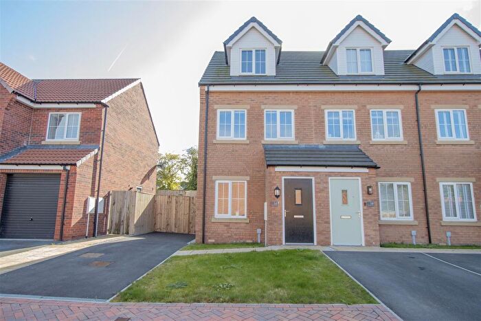 3 Bedroom Terraced House For Sale In Almond Avenue, Barlborough, Chesterfield, S43