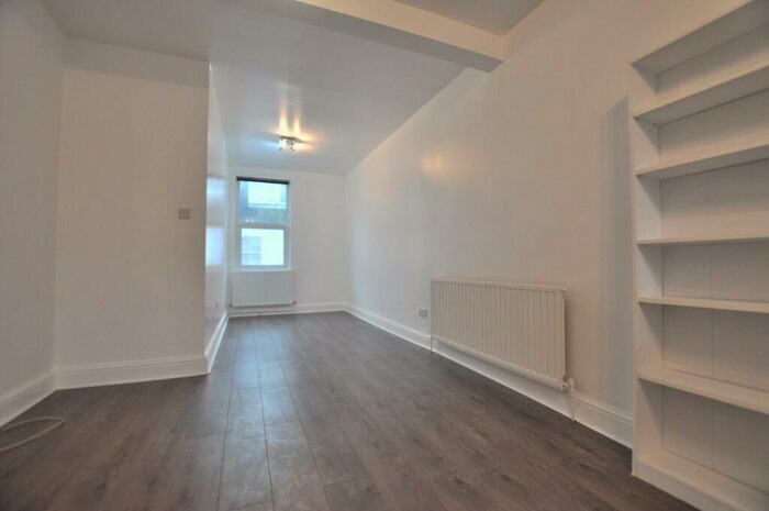 3 Bedroom Flat To Rent In Settles Street, London, E1