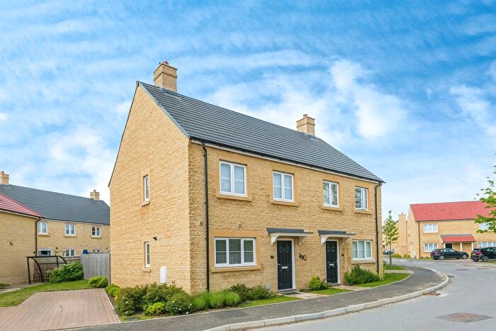 2 Bedroom Semi-Detached House For Sale In Linden Gardens, Carterton, OX18
